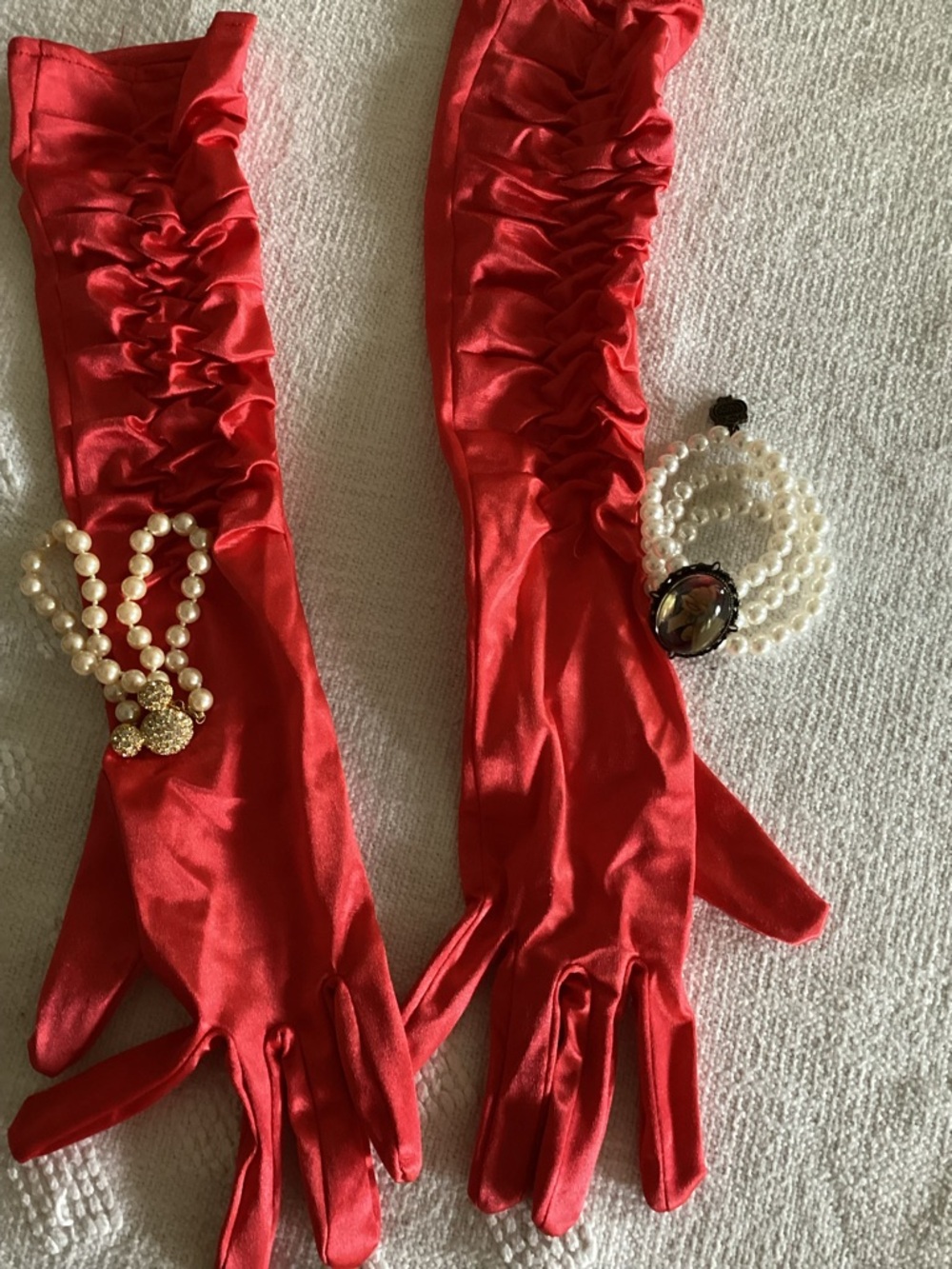 Kid dress up gloves Disney
LK